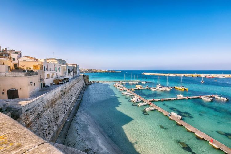 Le port d'Otrante dans les Pouilles