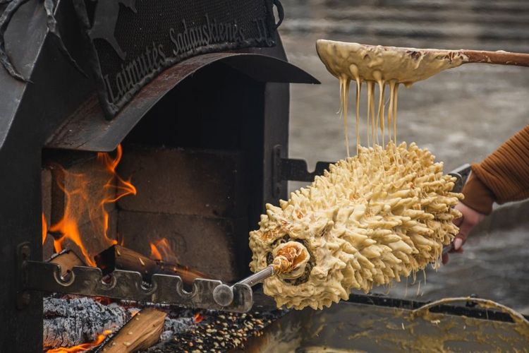 Le šakotis, une pâtisserie cuite à la broche