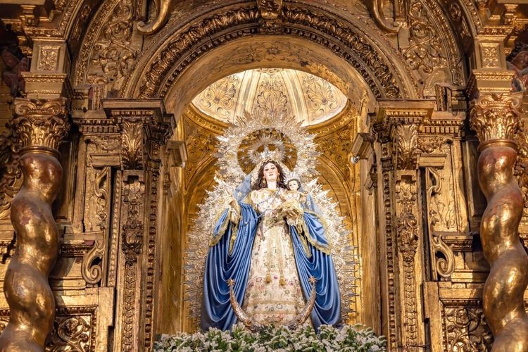 L'autel de la Vierge Marie dans la Cathédrale Notre-Dame-du-Siège à Séville