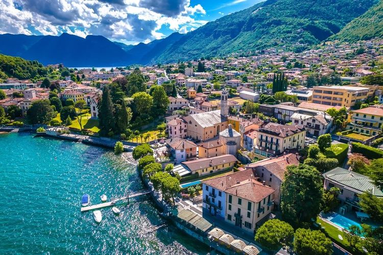 Ville de Lenno sur le lac de Côme, région de Lombardie en Italie