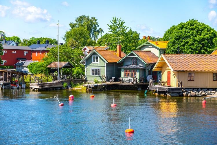 Le petit port coloré de l'ile de Vaxholm