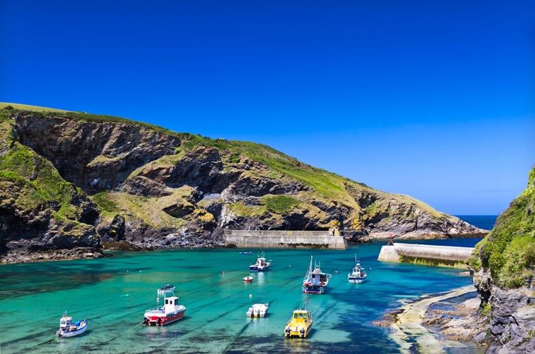 Port du village de pêcheurs de Port Isaac, Cornwall, Angleterre