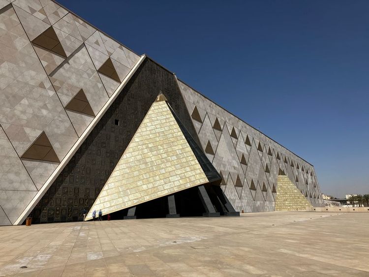L'entrée du Grand Musée Egyptien à Gizeh