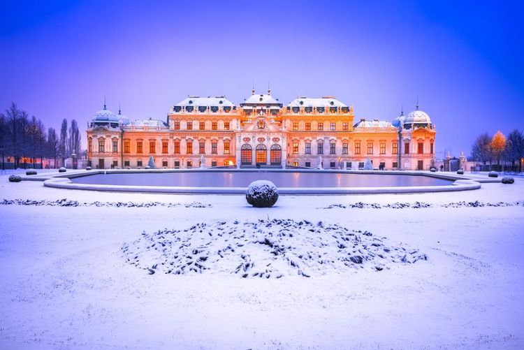 Le palais du Belvédère de Vienne sous la neige