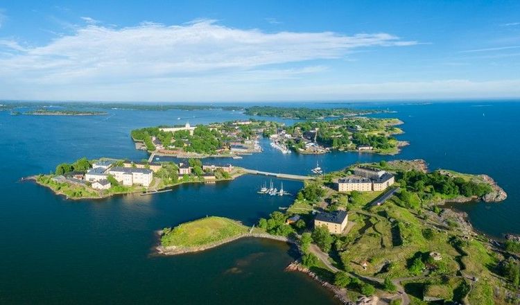 Suomenlinna est aussi un bel espace à la fois vert et maritime