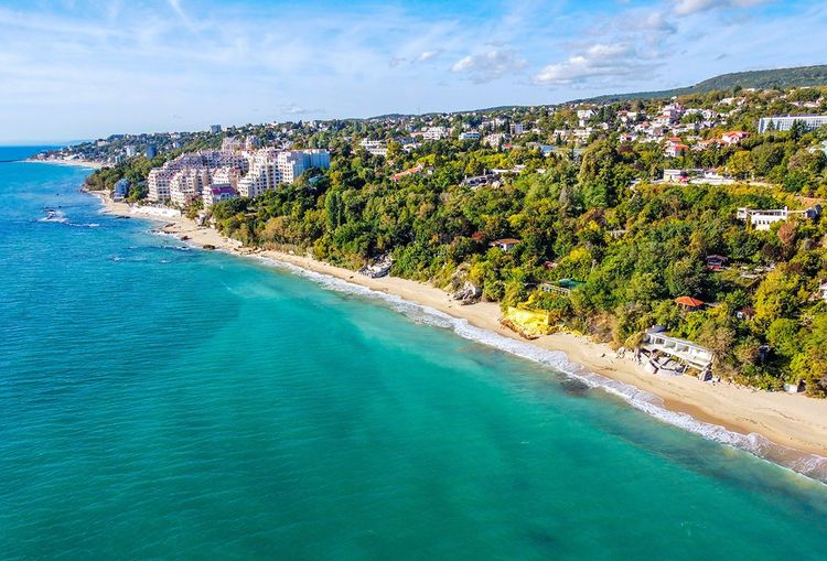 Vue aérienne sur la plage des Golden Sands