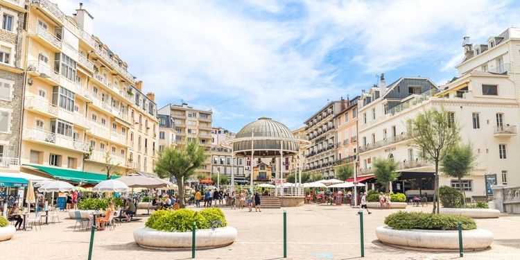 Place Sainte Eugénie dans le centre de Biarritz en France