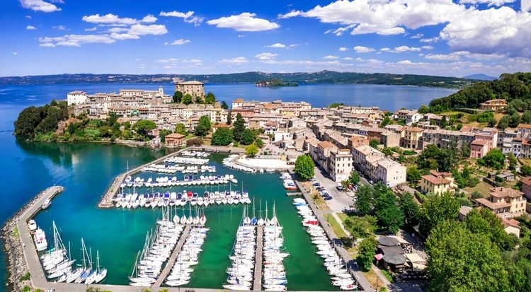 Le village médiéval de Capodimonte, province de Viterbe, sur le lac de Bolsena