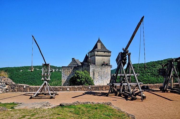 Les catapultes (ou trébuchets) du château de Castelnaud
