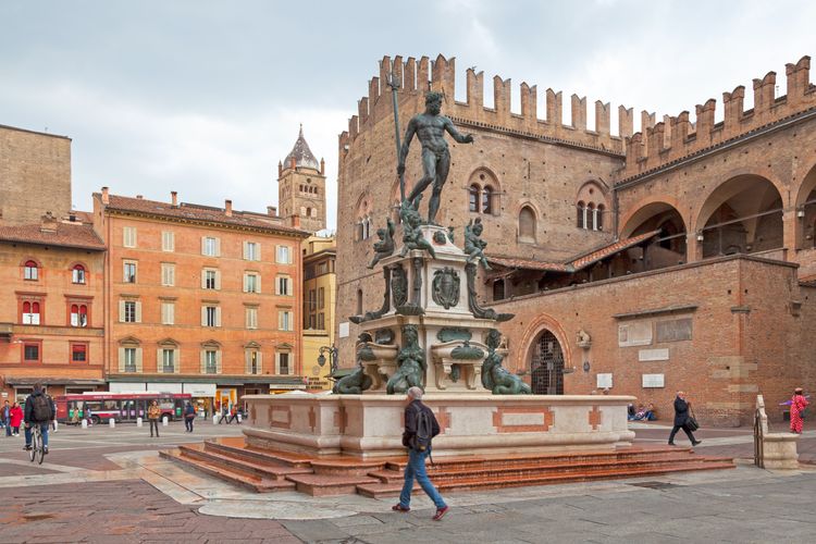 La Fontana del Nettuno: simbolo del potere papale