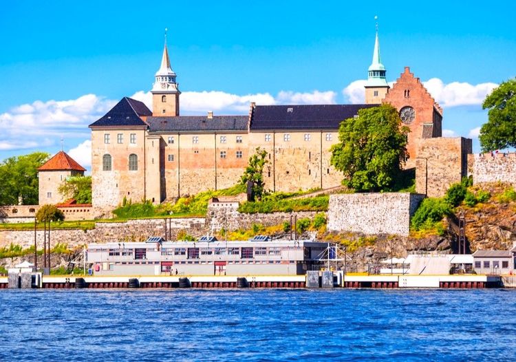 Le fort d'Akershus, vu depuis la mer, à Oslo