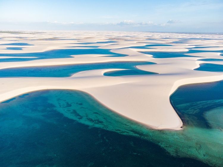 Désert de sable de Lençois Marahenses au Brésil et ses lagons