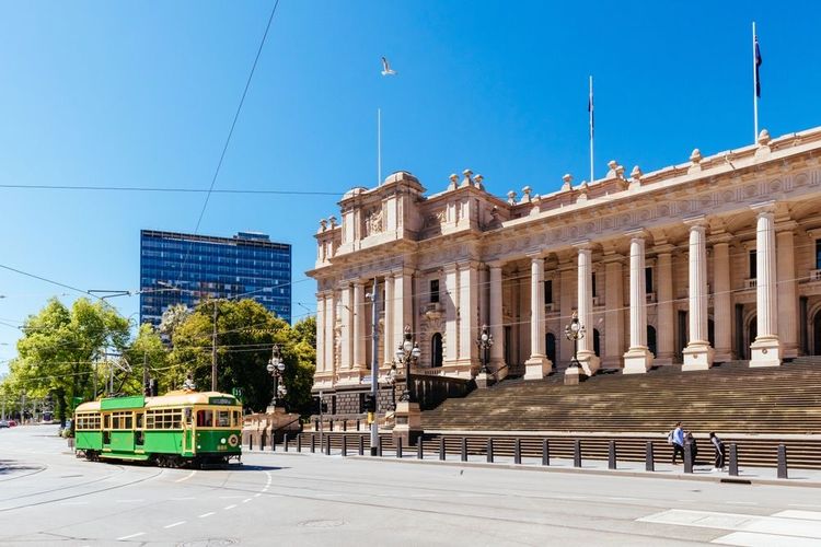 Tramway City Circle devant le Parlement, à Melbourne.