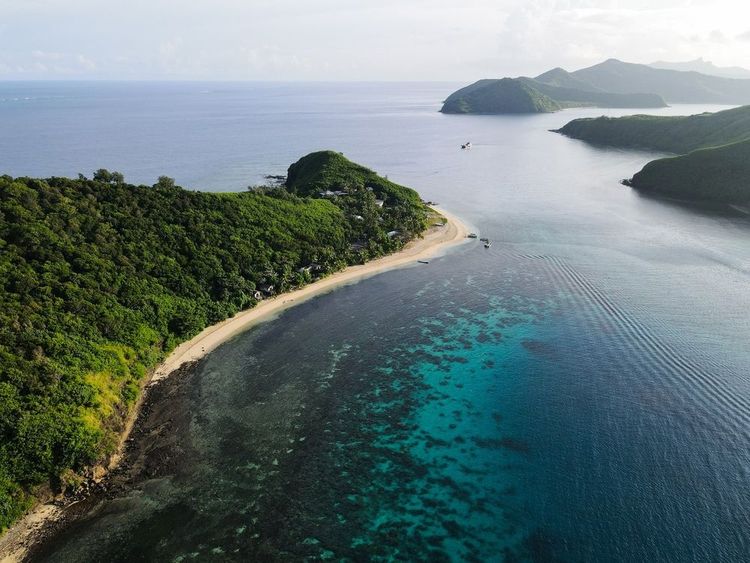 Le groupe Yasawa Island, une série d'îles tropicales au large des côtes de Fidji, est une destination de choix pour le snorkeling, la plongée et le surf