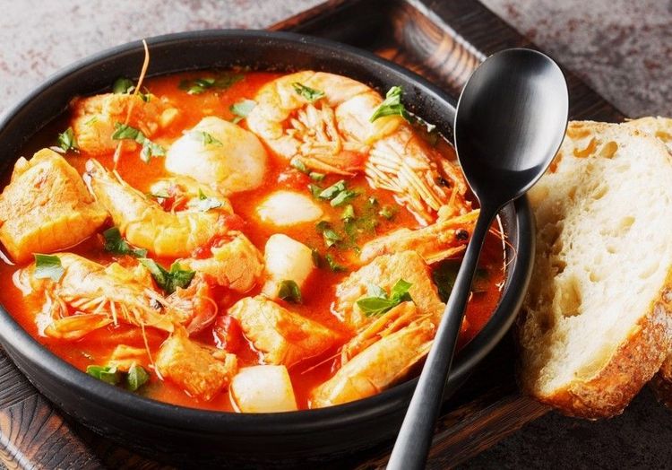 Brudet de poissons et fruits de mer