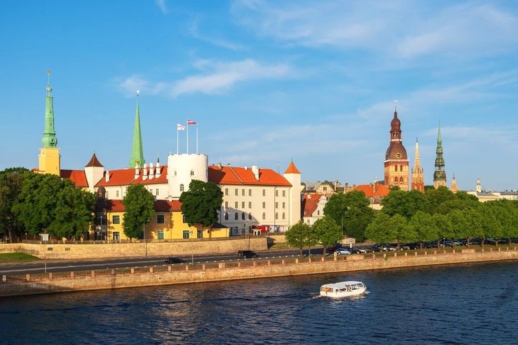 Riga vue depuis le fleuve Daugava