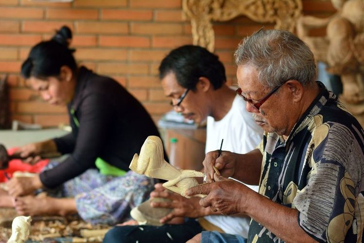 Entdecken Sie die Kunst der Holzschnitzerei