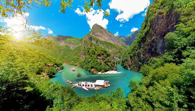 La rivière Shala, proche du village de Valbona, sera sur votre itinéraire