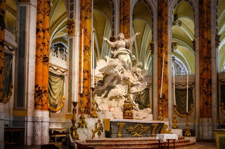 "Apothéose de la Vierge" de Charles Antoine Bridan, dans le maître-autel