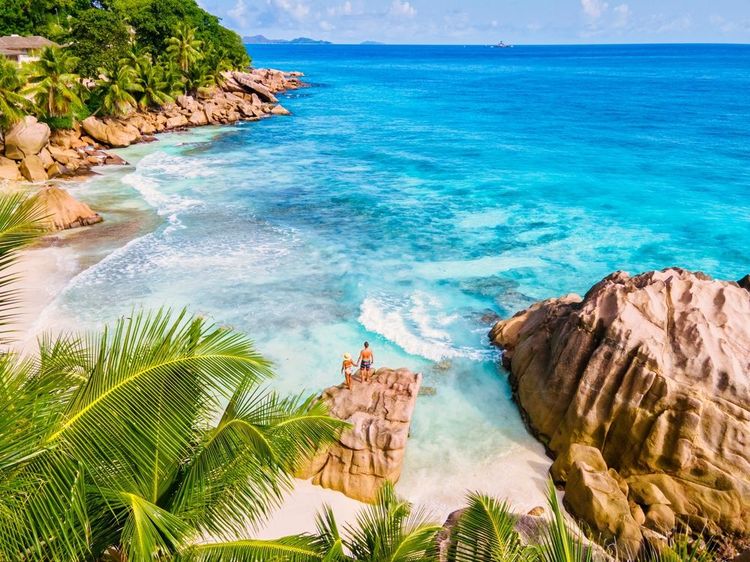 Une plage paradisiaques des Seychelles.