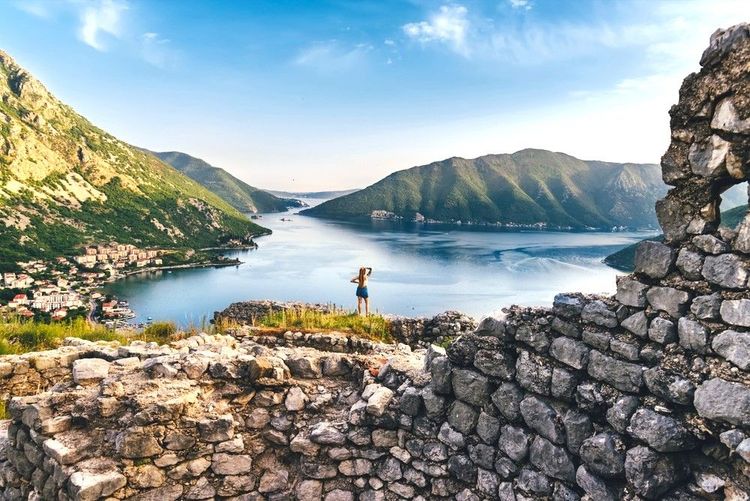 Belle vue panoramique depuis les hauteurs des Bouches de Kotor