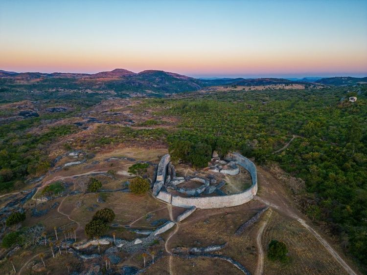 Vue aérienne de la Grande enceinte des ruines du Grand Zimbabwe