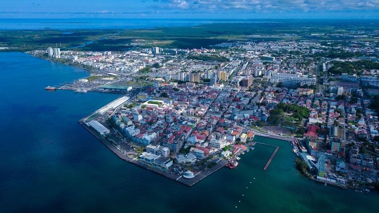Vue aérienne du centre de Pointe-à-Pitre, la capitale économique de la Guadeloupe.