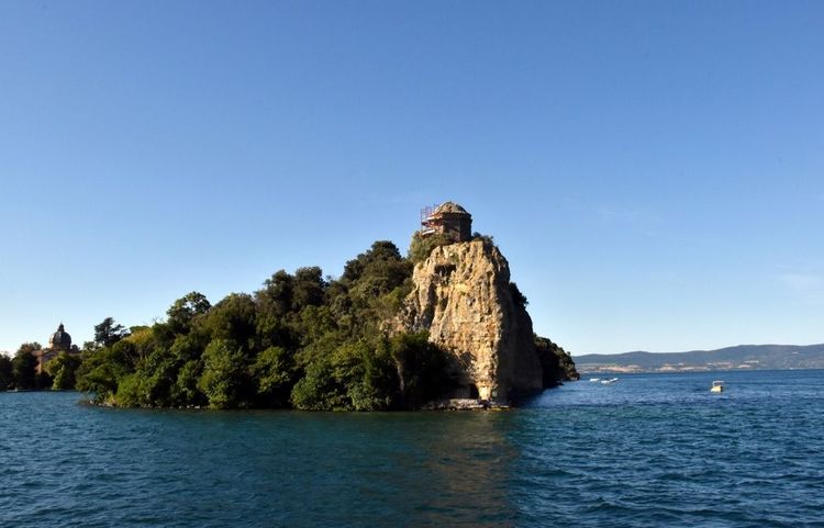 A l'approche de l'île de Bisentina