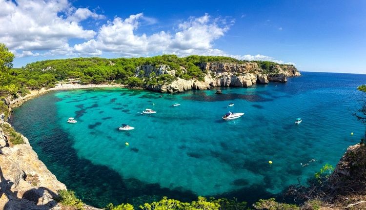 Macarella beach dans le sud de Minorque