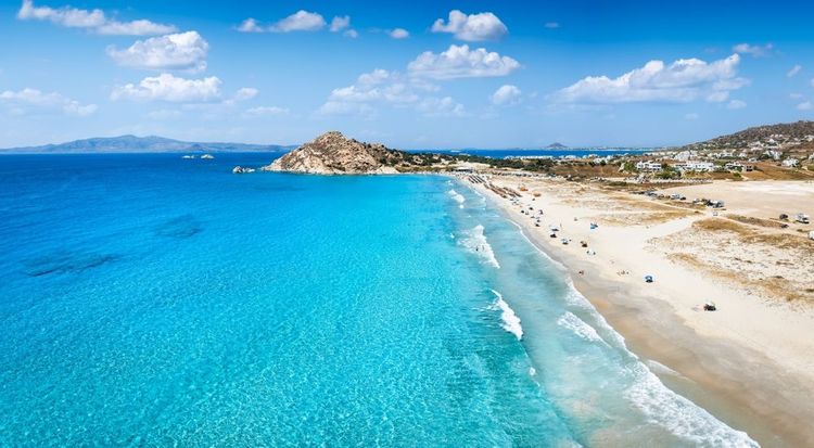 Vue aérienne sur la plage de Mikri Vigla