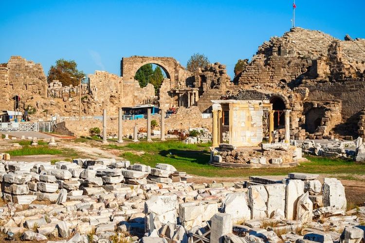 Le temple de Side Tyche dans l'ancienne ville de Side