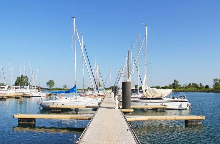 L'un des petits ports de plaisance du lac du Der