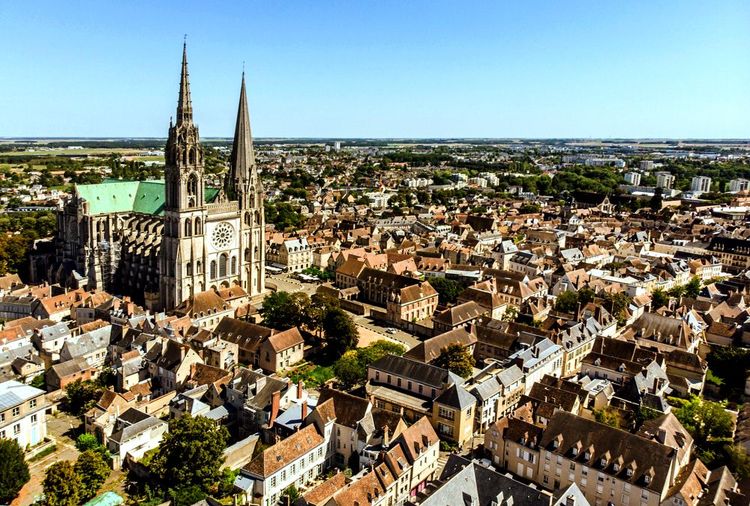 Vue aérienne sur Chartres et sa cathédrale