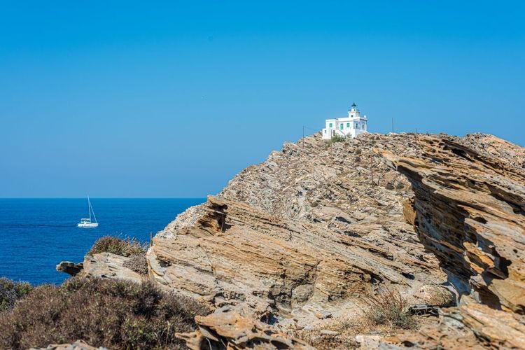 Le phare du cap Korakas sur l'île de Paros