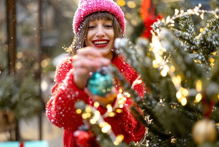 Décoration d'un sapin de Noël, un engoument des Channel Island