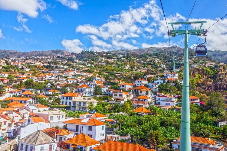 Le téléphérique de Funchal monte jusqu'au jardin botanique