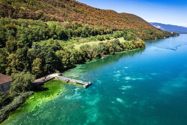 Vue aérienne du lac du Bourget.