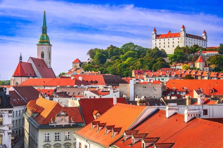 Bratislava, capitale de la Slovaquie, et son château carré