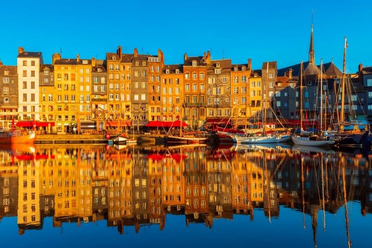 Le charmant port de plaisance d'Honfleur, en Normandie