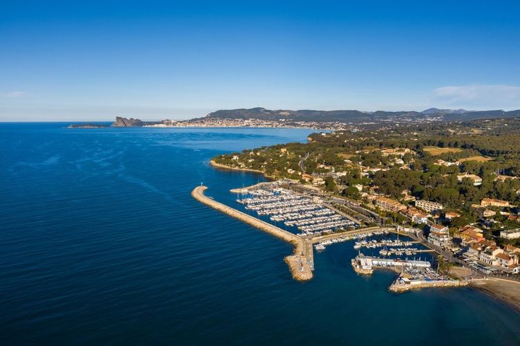 Vue aérienne de Saint-Cyr-sur-Mer.