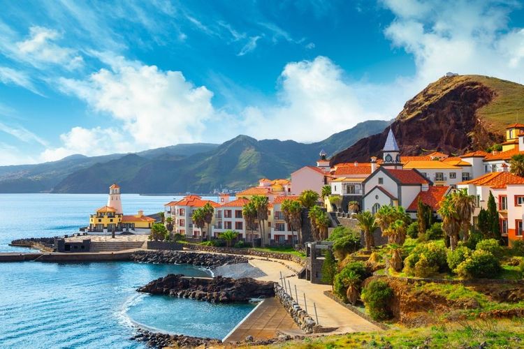 Le village de Canical et Marina da Quinta Granda à Madère