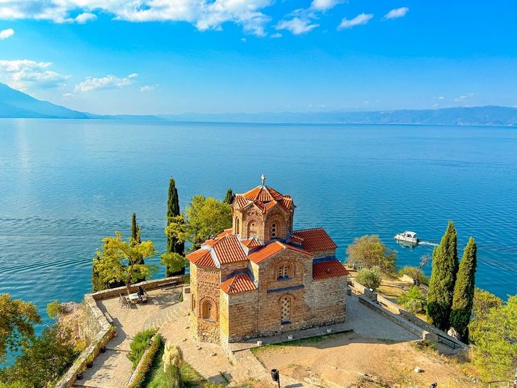 Lac Ohrid, église Saint-Jean à Kaneo, Macédoine du Nord