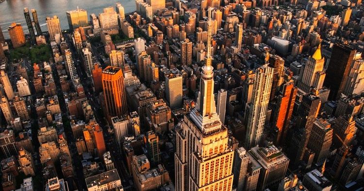 Vue aérienne sur New York et l'Empire State Building