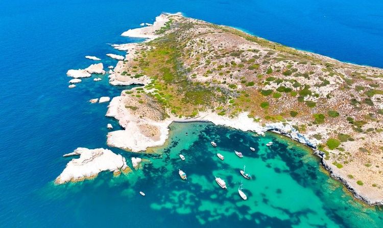 Vue aérienne sur les Iles Sirènes. Elles tirent leur nom de la légende grecque rapportée dans l'Odysée d'Homère