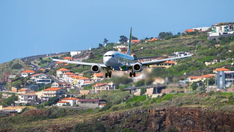 Atterrissage à l'aéroport de Funchal.