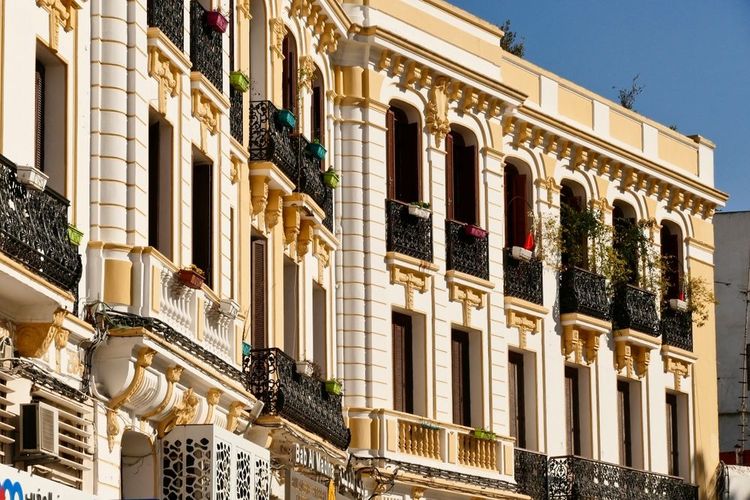 Les immeubles modernes de style néo-classique du Grand Socco