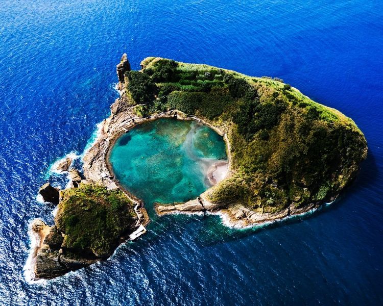 Vue aérienne de la Vila Franco do Campo, dans les Açores.