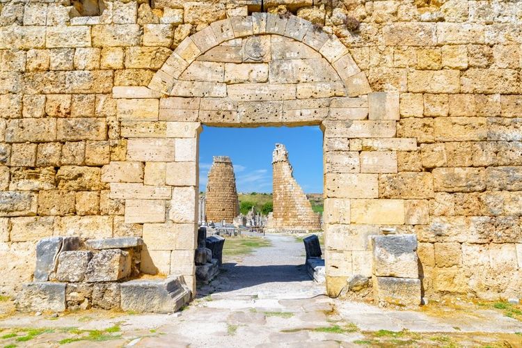 Une des portes d'entrée datant de l'ère grecque