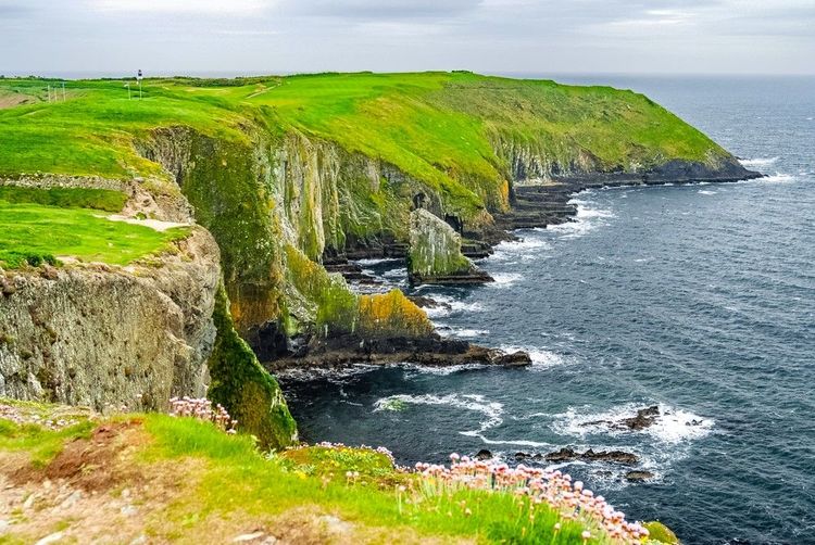Le Old Head of Kinsale, une péninsule entourée de falaises déchiquetées