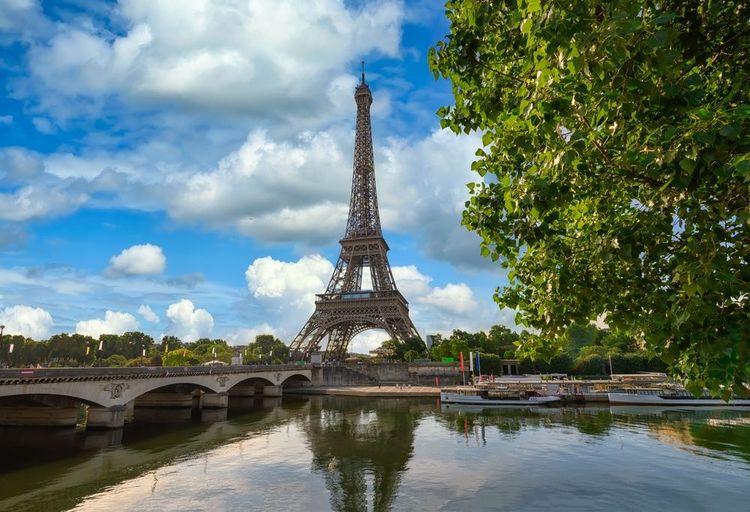 La Seine qui passe devant la tour Eiffel